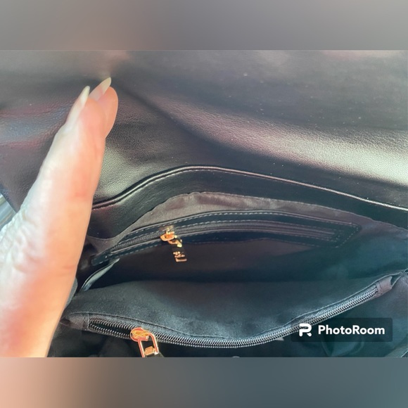 Badgley Mischka Purse NWT Black and gold. - Picture 5 of 5